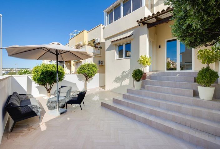 Image No.1-3 Bed Townhouse for sale