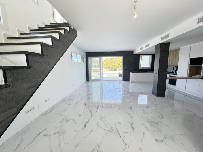 Image No.5-4 Bed Villa for sale