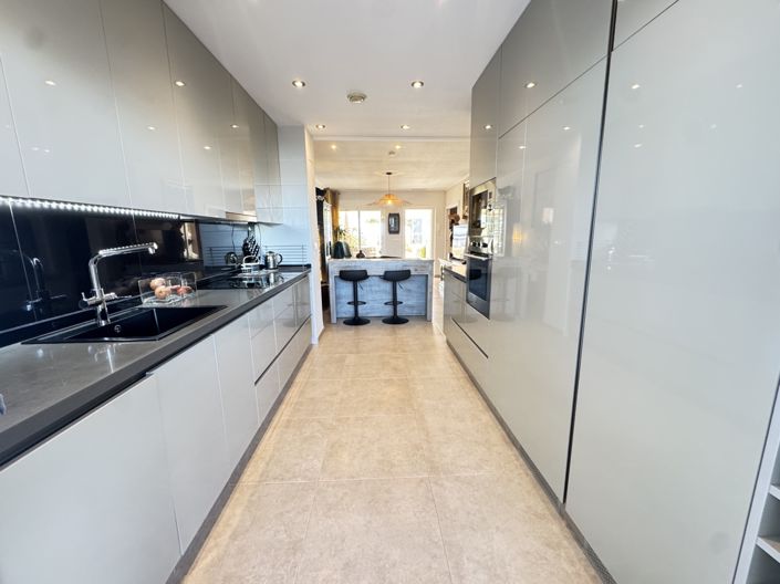 Image No.18-2 Bed Apartment for sale