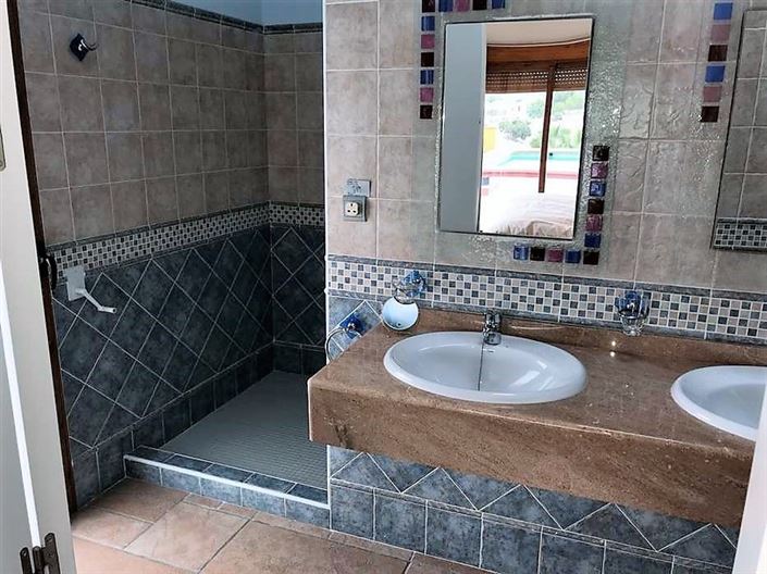 Image No.12-5 Bed Country House for sale