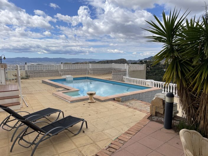 Image No.2-4 Bed Villa for sale