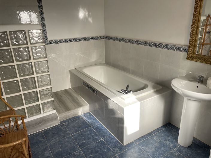 Image No.14-6 Bed Country House for sale