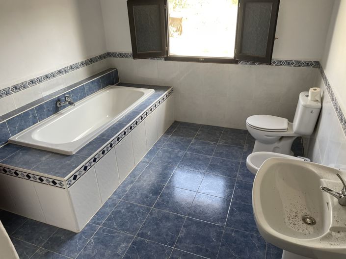 Image No.15-6 Bed Country House for sale