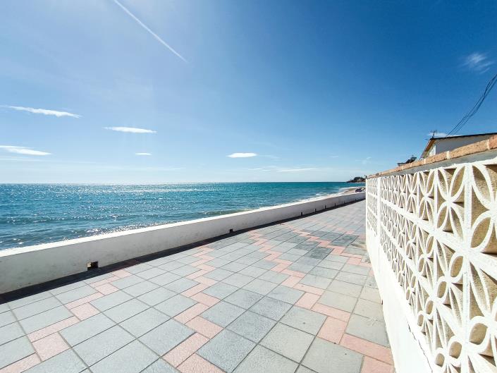 Image No.18-3 Bed Semi-Detached for sale