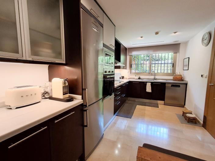 Image No.20-3 Bed Townhouse for sale