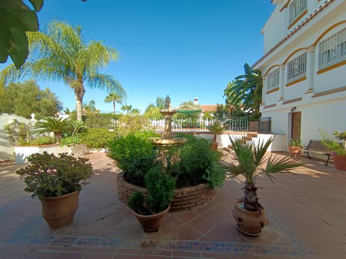 Image No.27-6 Bed Villa / Detached for sale