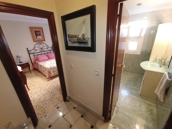 Image No.16-6 Bed Villa / Detached for sale