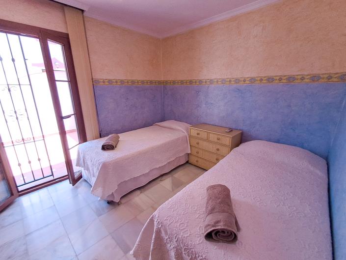 Image No.20-2 Bed House for sale