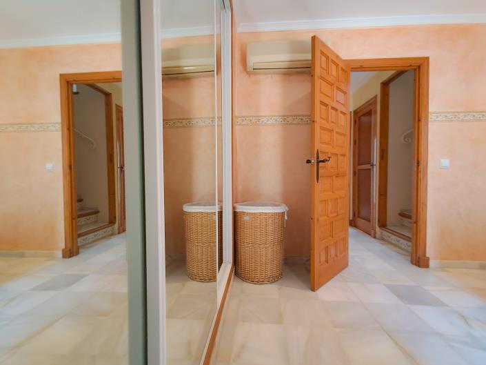 Image No.25-2 Bed House for sale