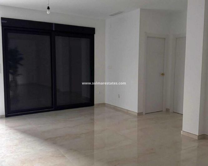 Image No.4-3 Bed House for sale