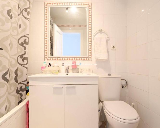 Image No.18-2 Bed Townhouse for sale