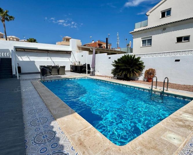 Image No.1-4 Bed Villa for sale