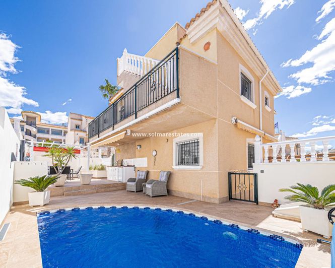 Image No.2-4 Bed Villa for sale