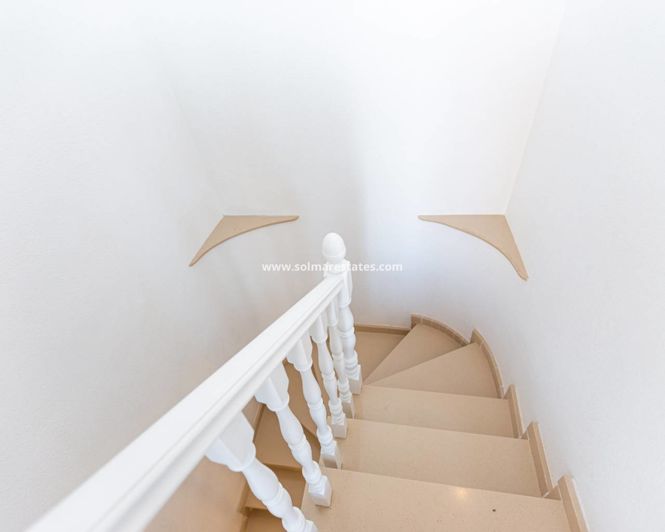 Image No.30-3 Bed Townhouse for sale