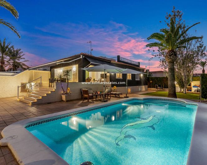 Image No.1-4 Bed Villa for sale