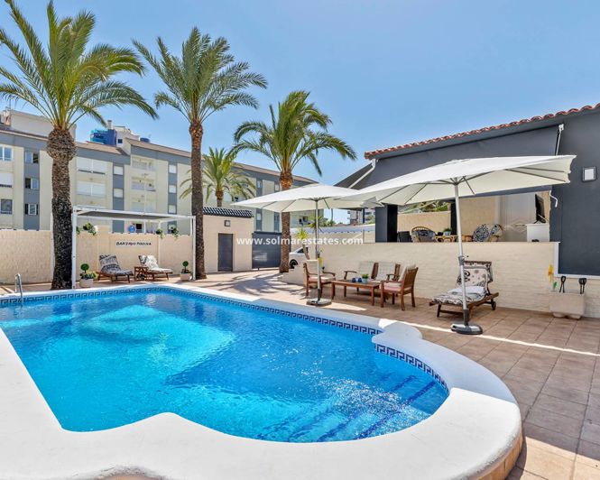 Image No.4-4 Bed Villa for sale