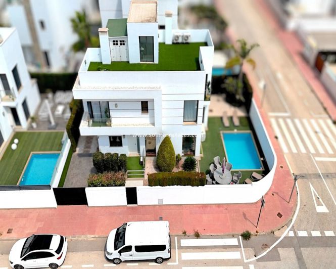 Image No.1-4 Bed Villa for sale
