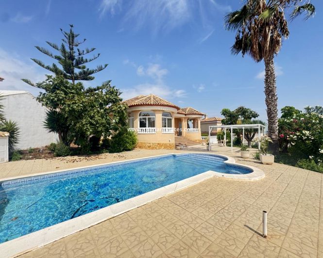 Image No.1-3 Bed Villa for sale