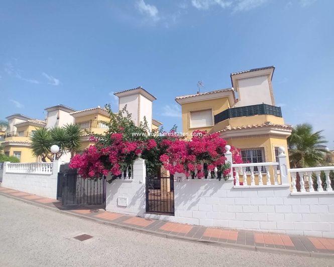 Image No.1-3 Bed Villa for sale