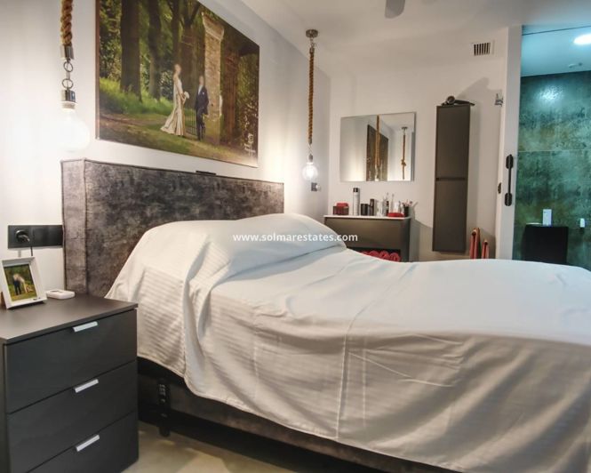 Image No.25-2 Bed Apartment for sale