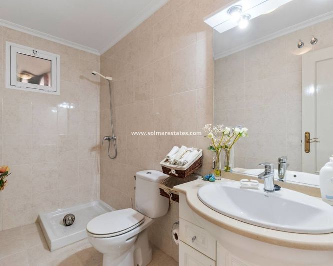 Image No.15-3 Bed Townhouse for sale