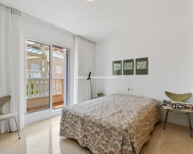 Image No.17-3 Bed Townhouse for sale