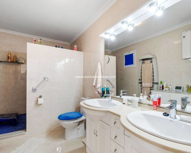 Image No.22-3 Bed Townhouse for sale