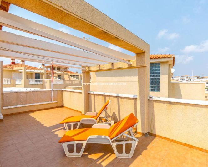 Image No.30-3 Bed Townhouse for sale