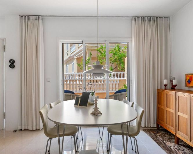 Image No.8-3 Bed Townhouse for sale