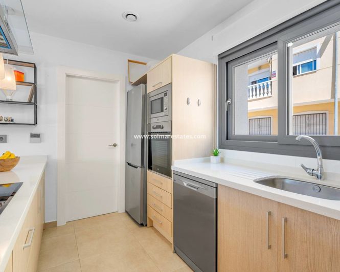 Image No.16-3 Bed Townhouse for sale