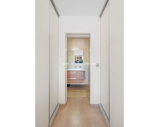 Image No.20-3 Bed Townhouse for sale