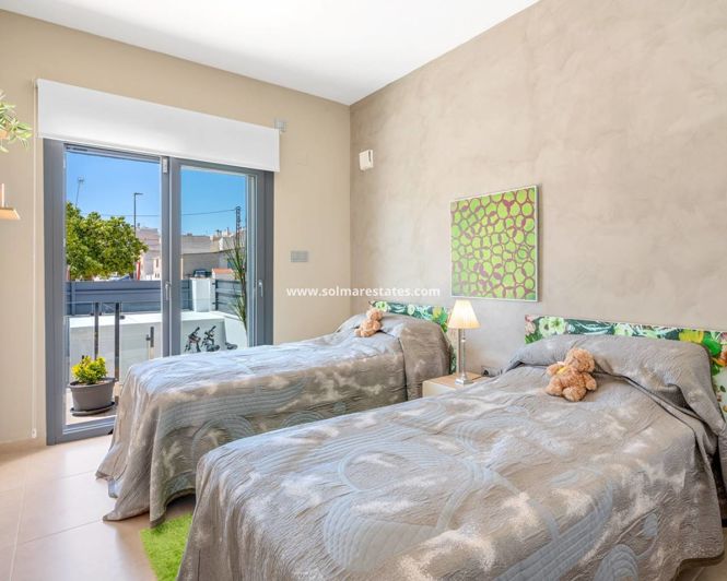 Image No.23-3 Bed Townhouse for sale