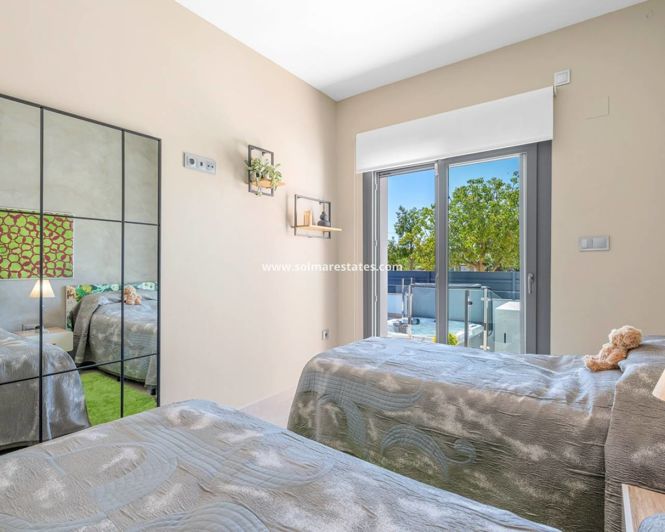 Image No.24-3 Bed Townhouse for sale