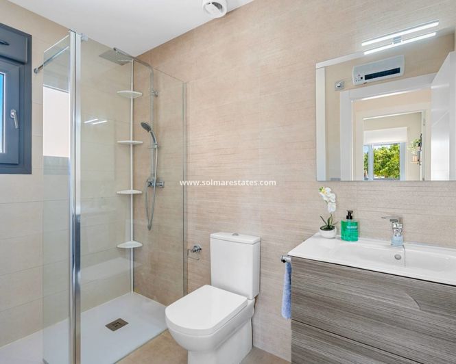 Image No.26-3 Bed Townhouse for sale