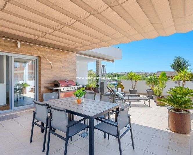 Image No.32-3 Bed Townhouse for sale