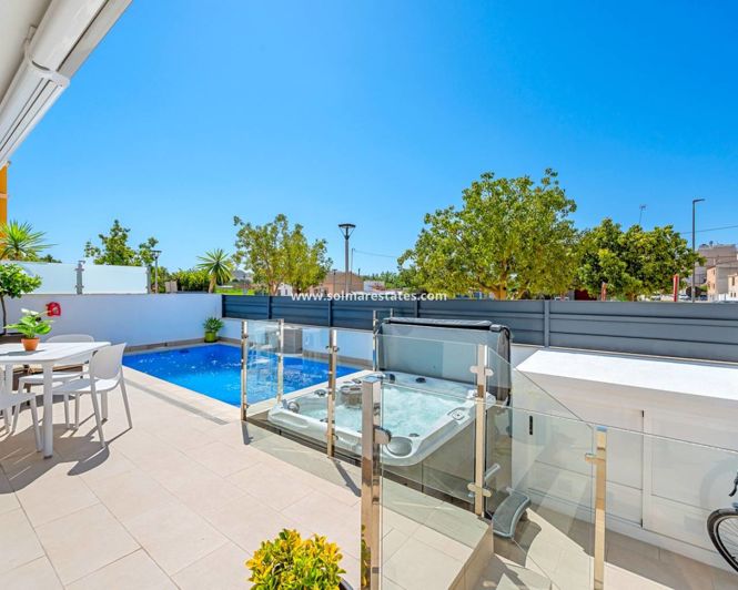 Image No.4-3 Bed Townhouse for sale