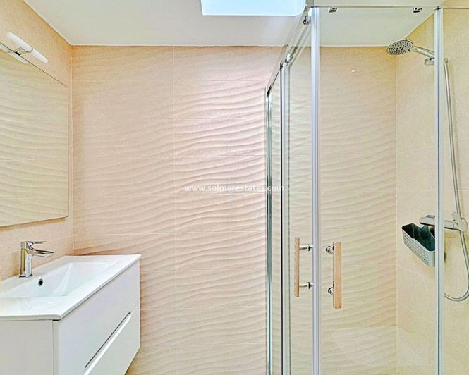 Image No.18-3 Bed Townhouse for sale