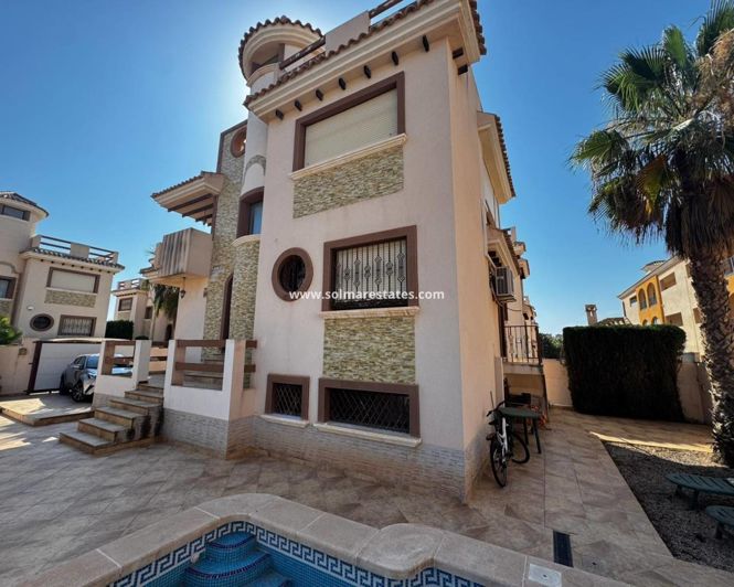 Image No.1-4 Bed Villa for sale