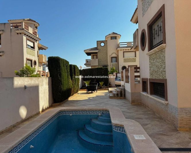 Image No.2-4 Bed Villa for sale