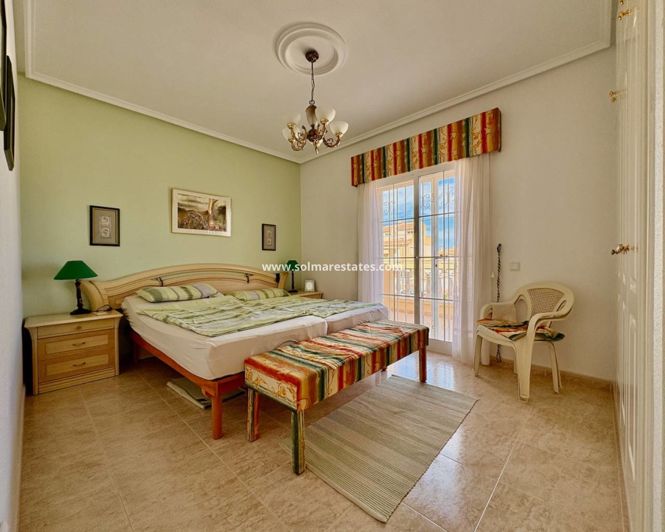 Image No.12-3 Bed House for sale