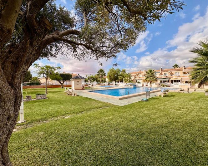 Image No.17-3 Bed House for sale