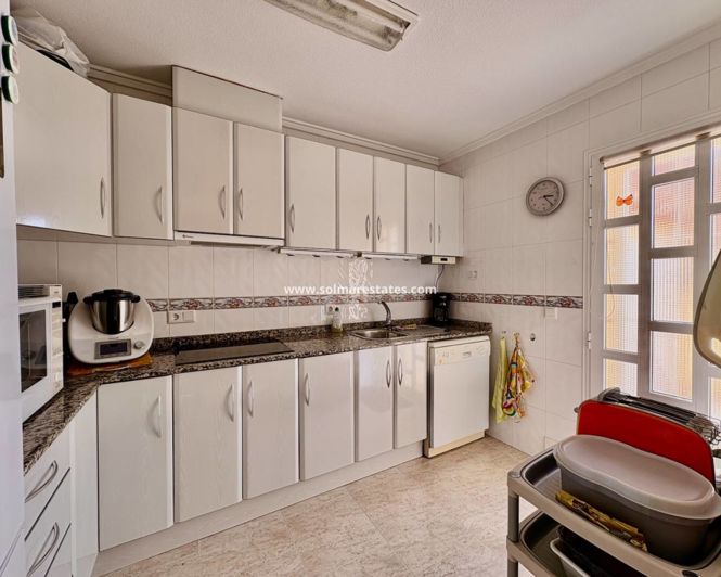 Image No.6-3 Bed House for sale