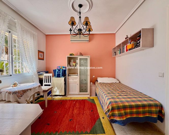 Image No.8-3 Bed House for sale