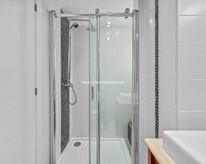 Image No.21-3 Bed Apartment for sale