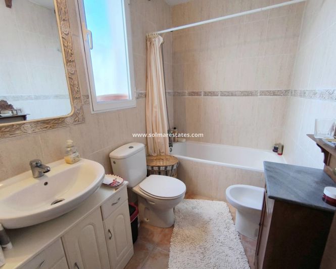 Image No.20-3 Bed House for sale