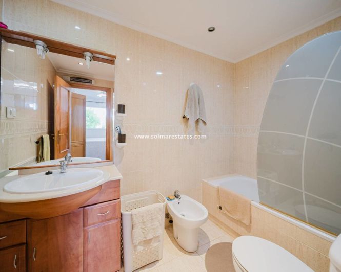 Image No.18-3 Bed Apartment for sale