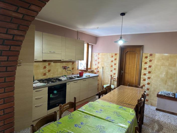 Image No.12-3 Bed Property for sale