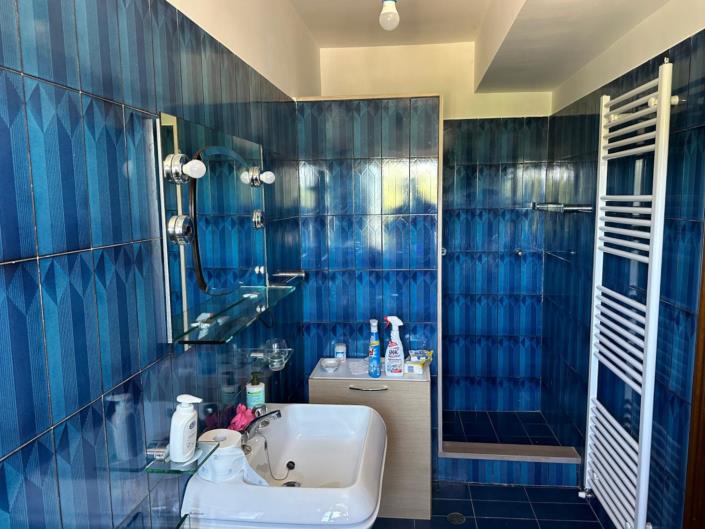 Image No.17-3 Bed Property for sale