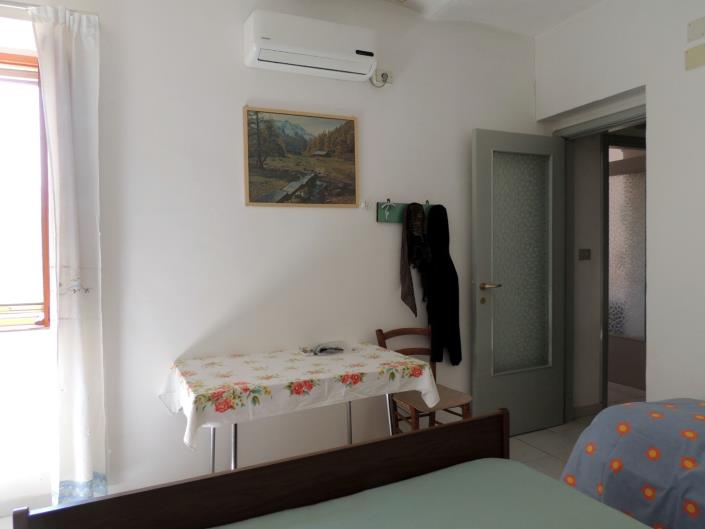 Image No.13-2 Bed House for sale