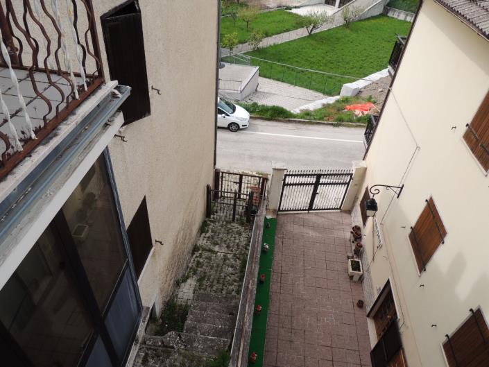 Image No.17-2 Bed Townhouse for sale